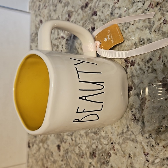 👑👑RARE DISNEY RAE DUNN MUG BEAUTY - Picture 1 of 3